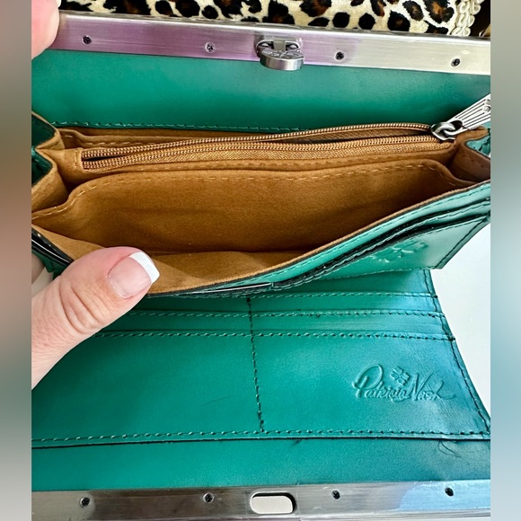 Patricia Nash Beautiful Girl Print Wallet - Picture 3 of 5